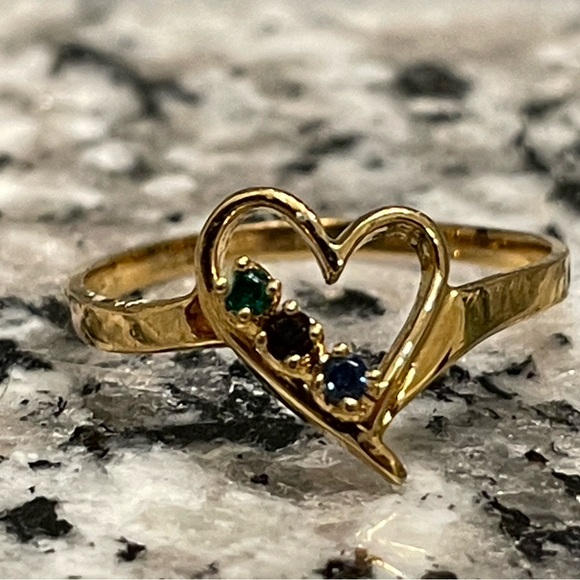 Heart Promise Ring Gold Tone Multicolor Gemstone Sample minimalist Ring Sz 6.75 - Picture 2 of 10
